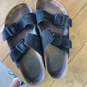 Black suede Birkenstock’s size EU 36